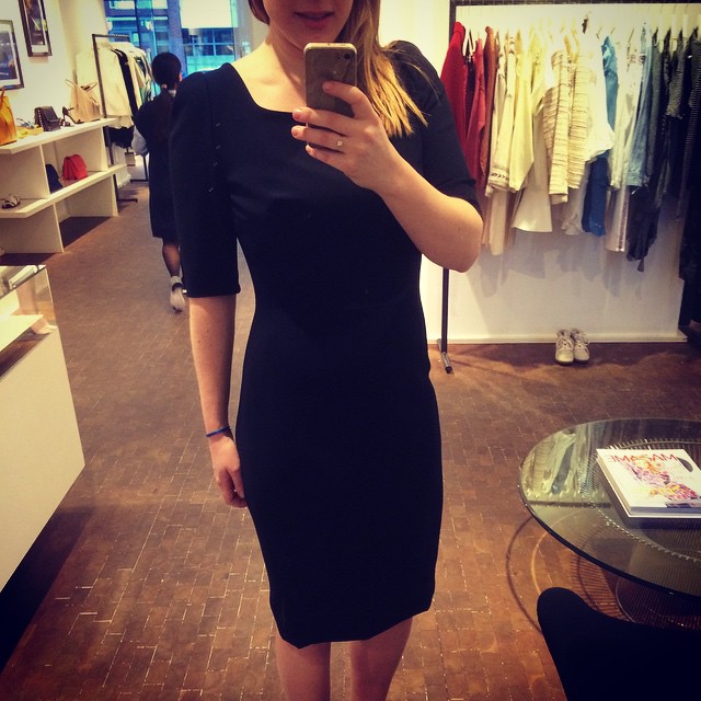 Ha, ich brauche keine Diät, sondern einfach nur den ganzen Schrank voll mit @dolcegabbana Kleidern. Danke Yvonne und Charlotte von @anita_hass ️ #dolcegabbana #deutscheundjapaner #anitahass #littleblackdress #lbd